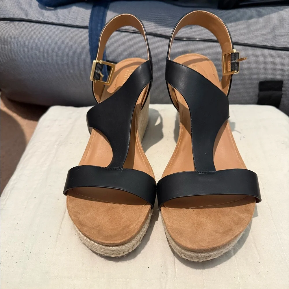 Kenneth Cole Reaction Black and Tan Wedge Sandals - Picture 1 of 5